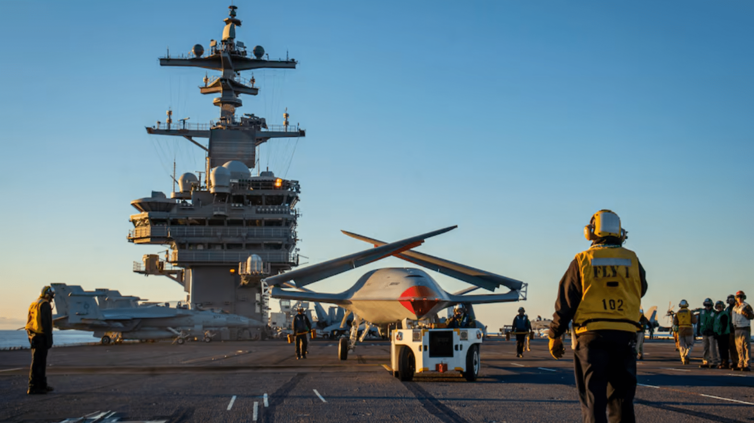 L’USS Ronald Reagan s’équipe pour mettre en oeuvre le drone ravitailleur MQ-25A Stingray