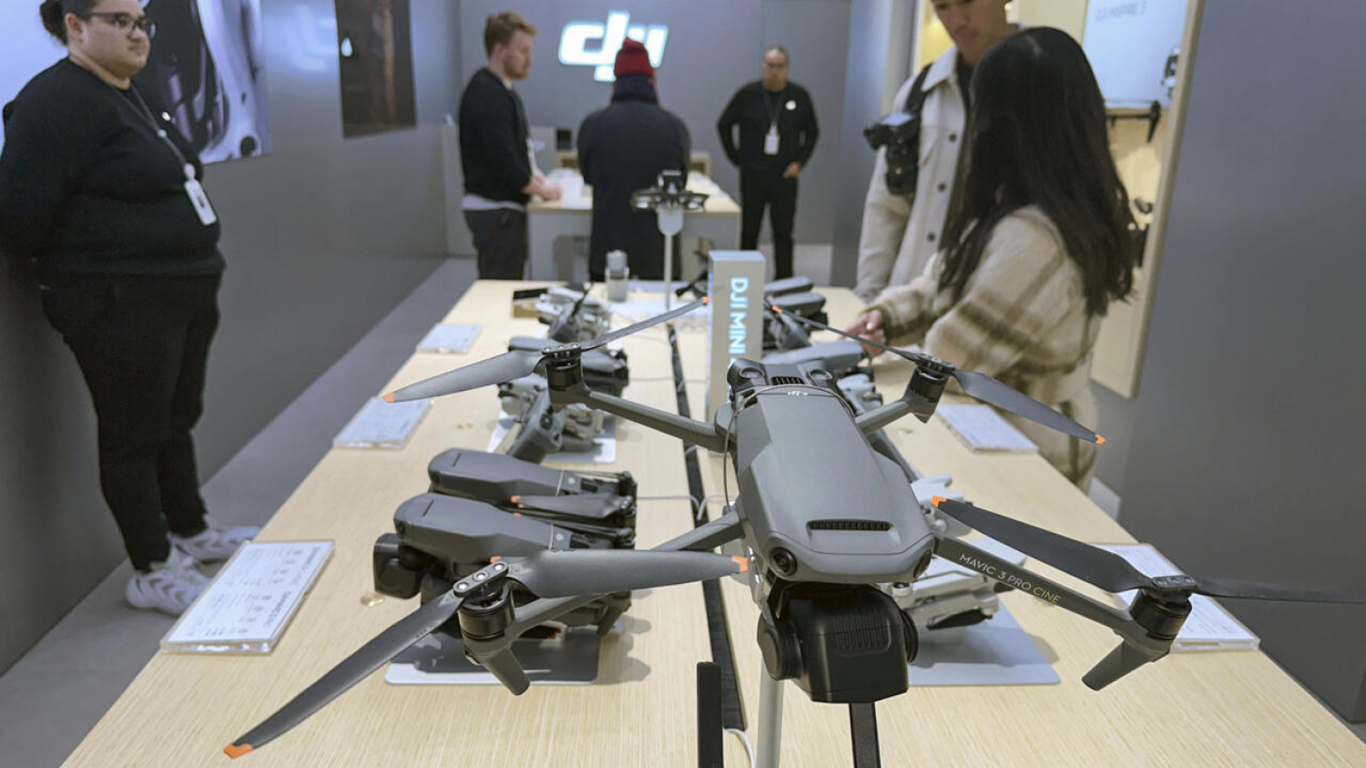Le géant chinois des drones DJI va poursuivre le Pentagone en justice pour son inscription sur une liste noire