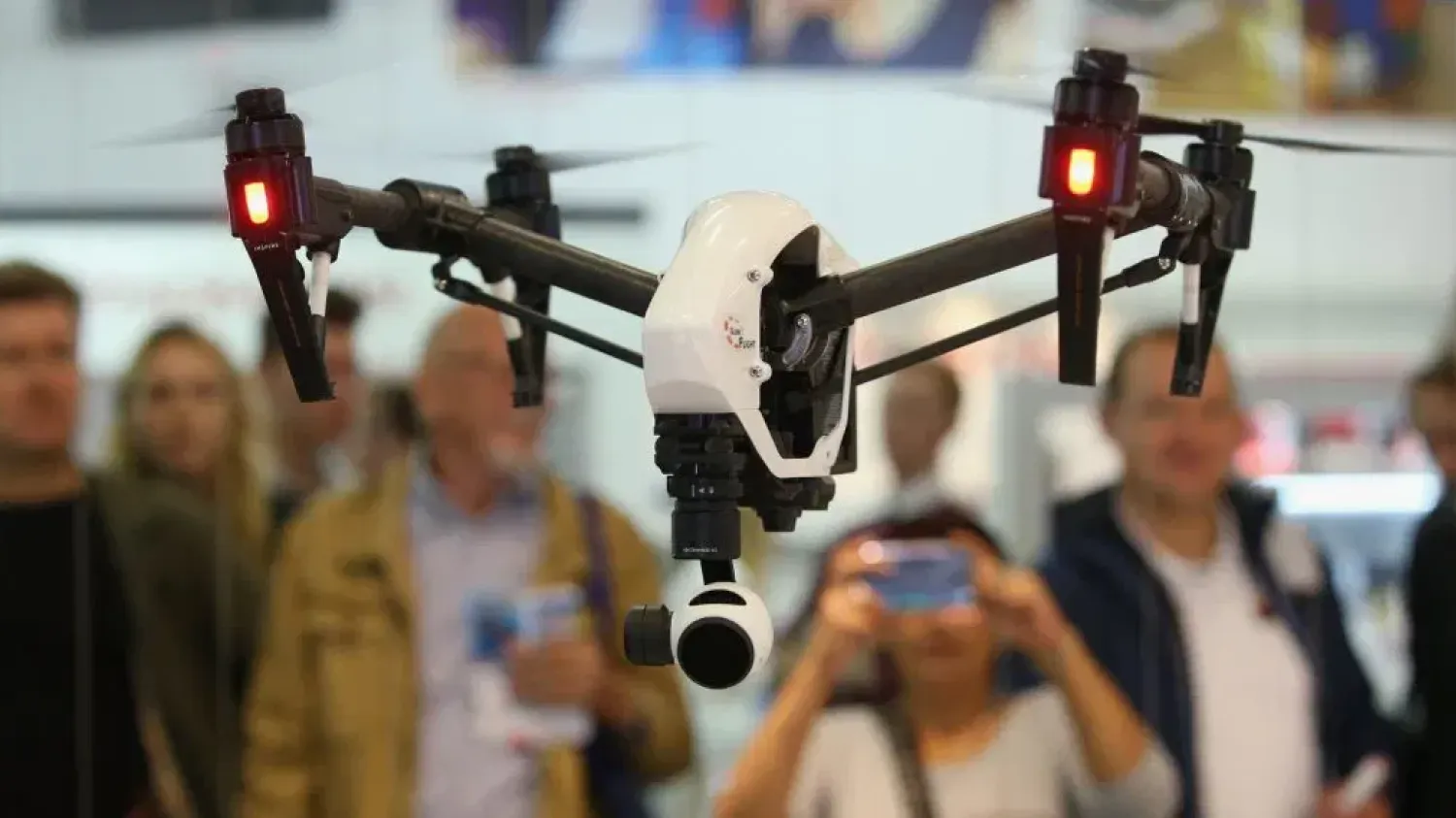 Le partenariat entre la robotique et les drones révolutionne la livraison de nourriture en ville
