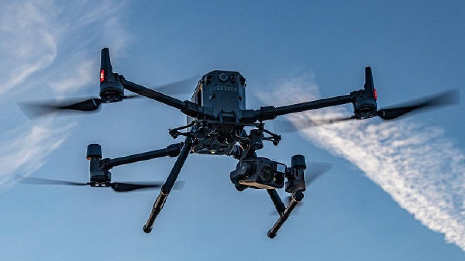 Les vols de drones inconnus près d'installations militaires se multiplient en Europe et aux États-Unis 
