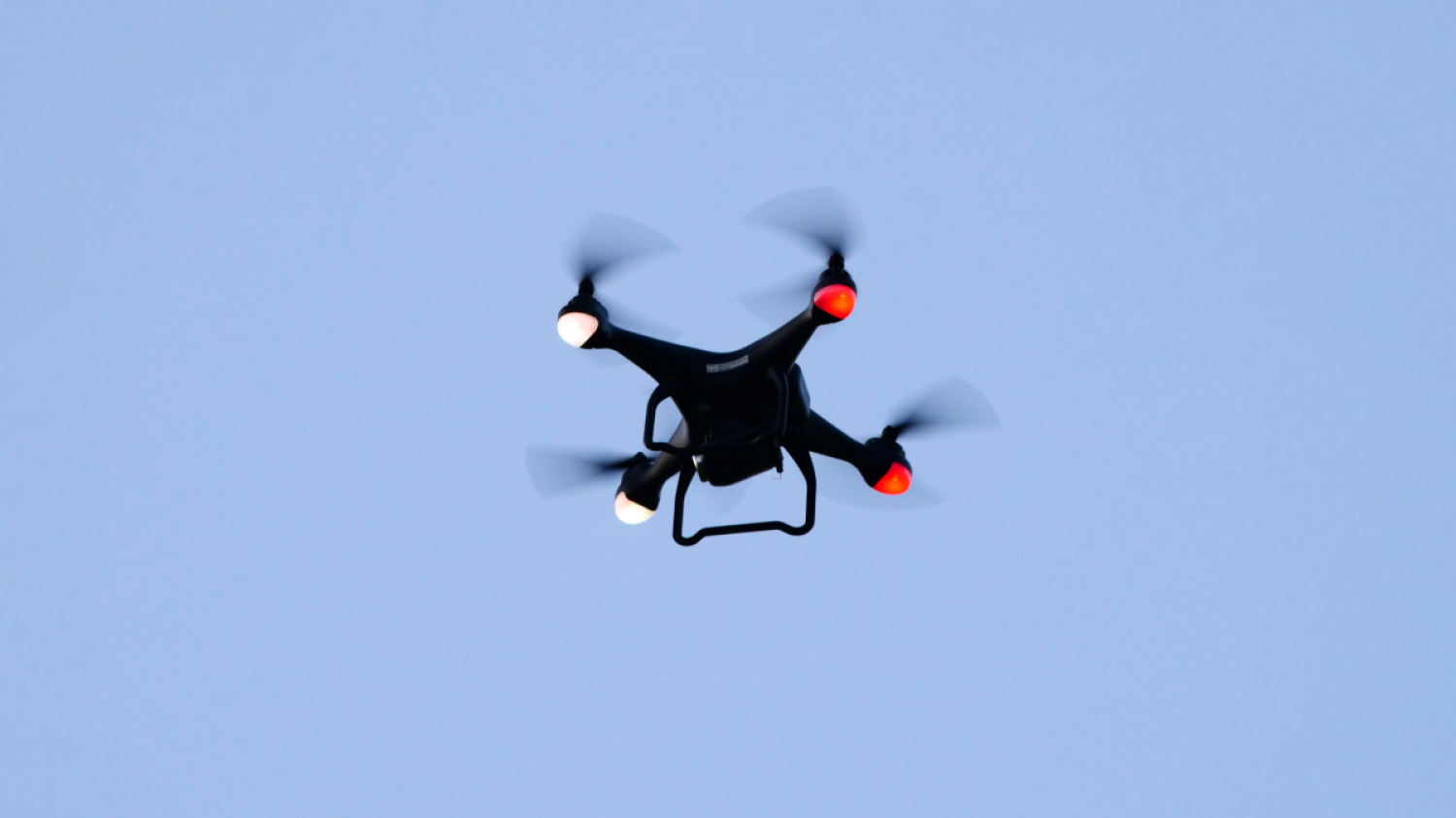 Des Mystères de Drones au New Jersey : Les Détectives Facebook se Mobilisent 