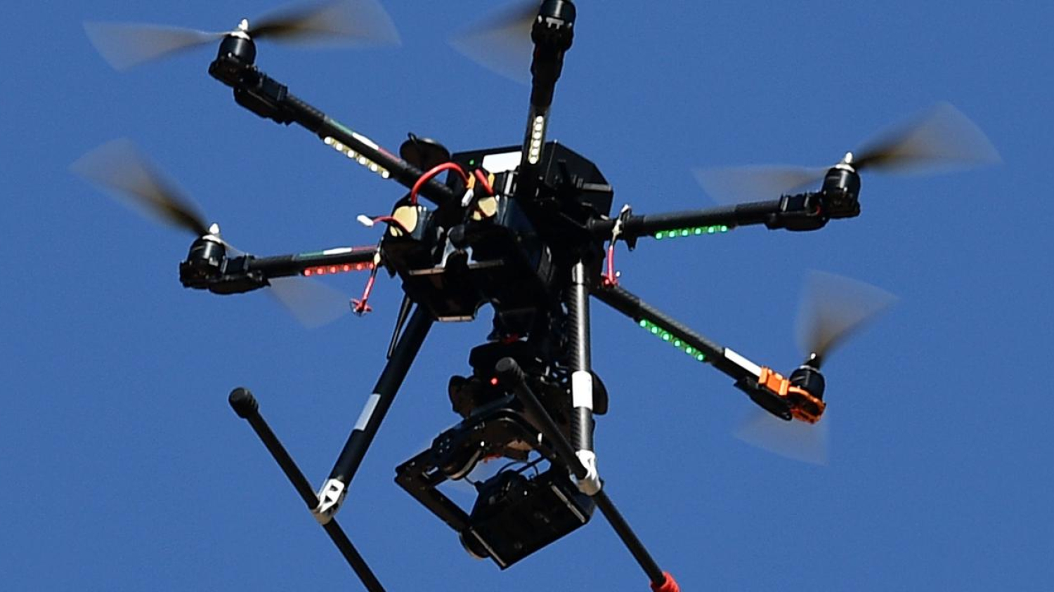 Survol du New Jersey par des drones mystérieux : Donald Trump juge le phénomène « étrange », la Maison Blanche temporise