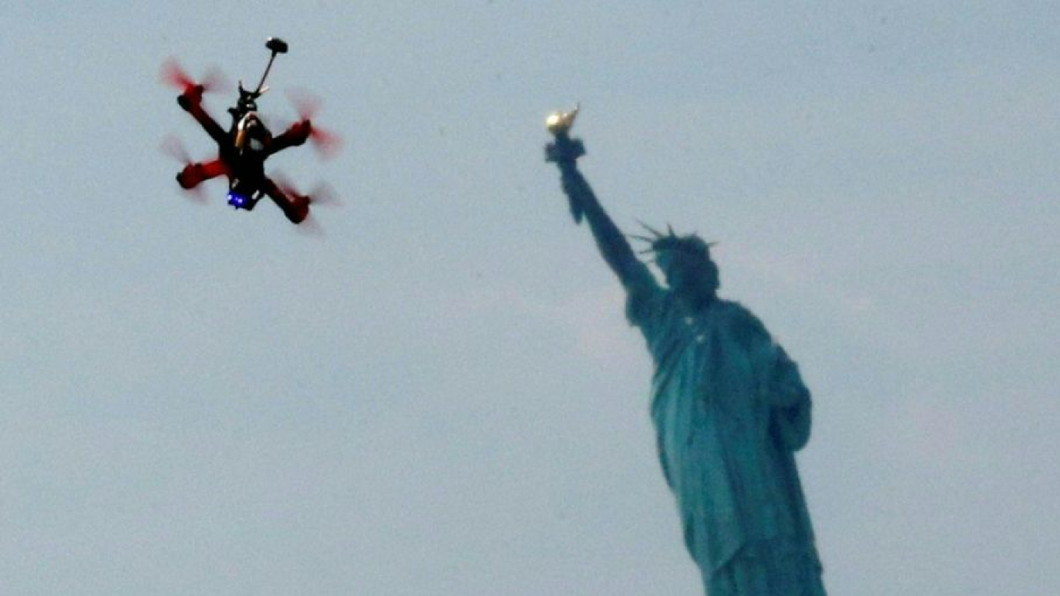 Drones dans le nord-est des États-Unis : le mystère demeure, les théories du complot s'emballent