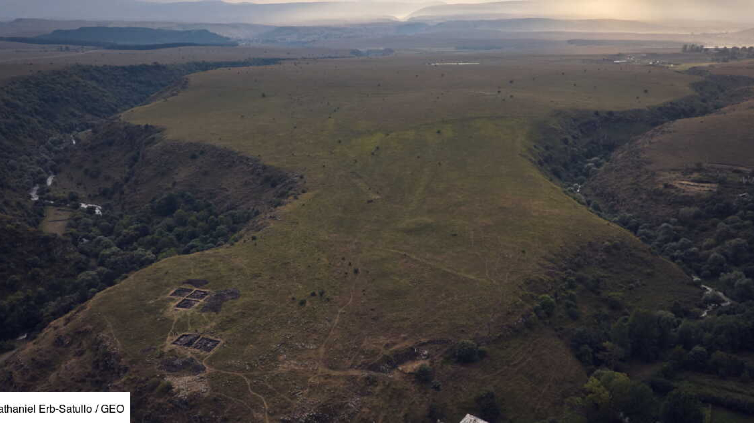 Des images au drone révèlent l'ampleur colossale d'une forteresse vieille de 3000 ans dans le Caucase