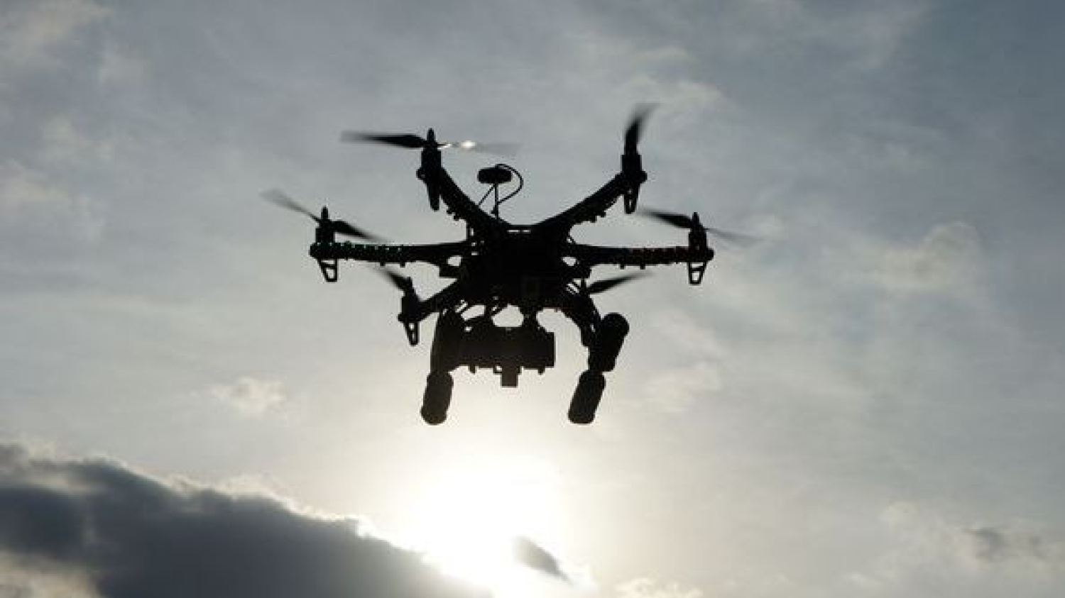 Des chercheurs japonais développent un drone capable de sentir les odeurs pour aider à retrouver les victimes lors de séismes