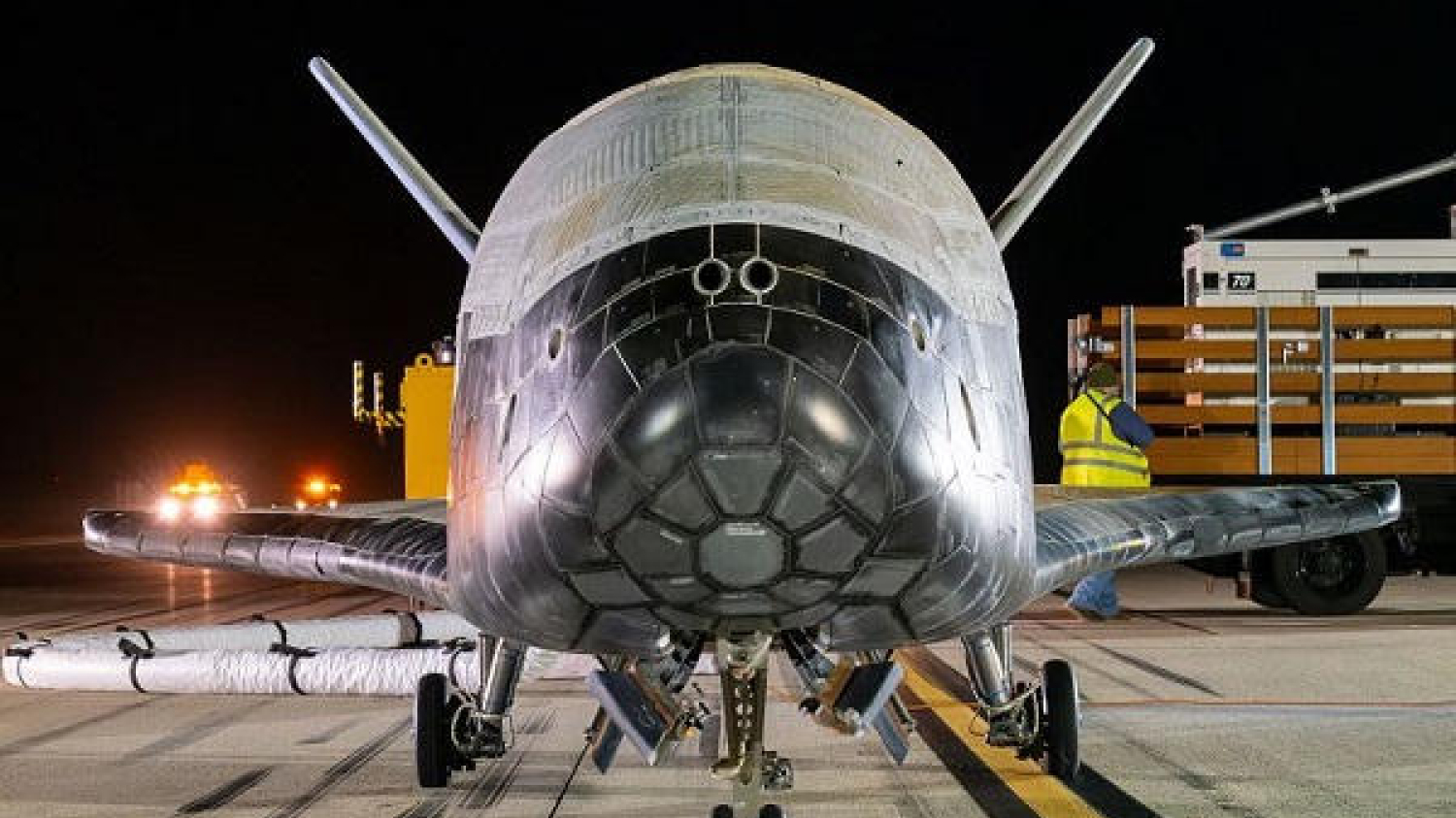 Le drone spatial américain X-37B est revenu sur Terre, après des manœuvres "inédites" en orbite 