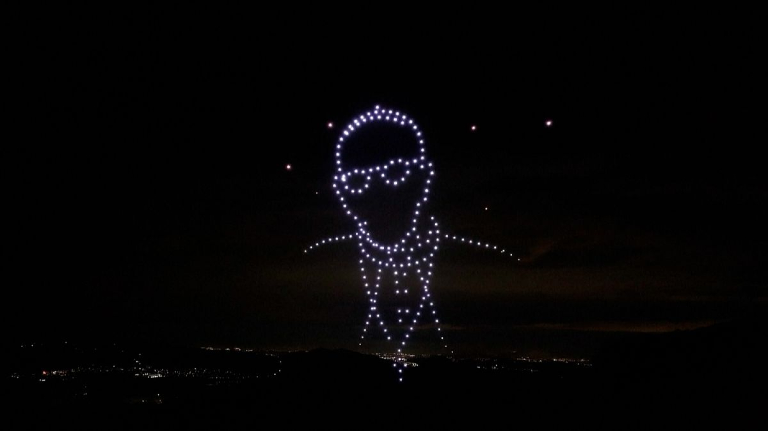 Vidéo. Des drones illuminent l'abbaye de Montserrat en hommage au pape François
