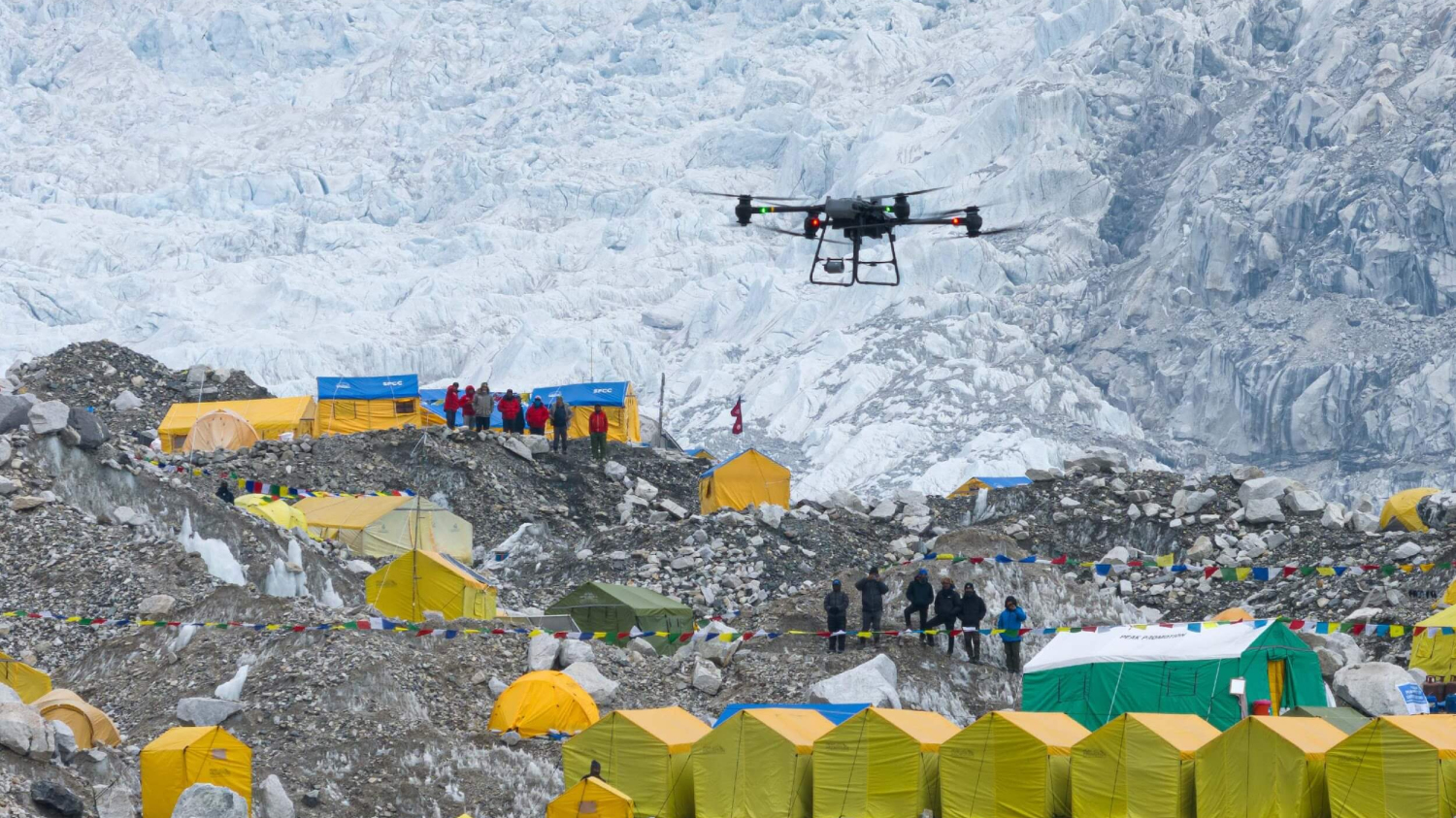 Livraison par drône sur l'Everest 