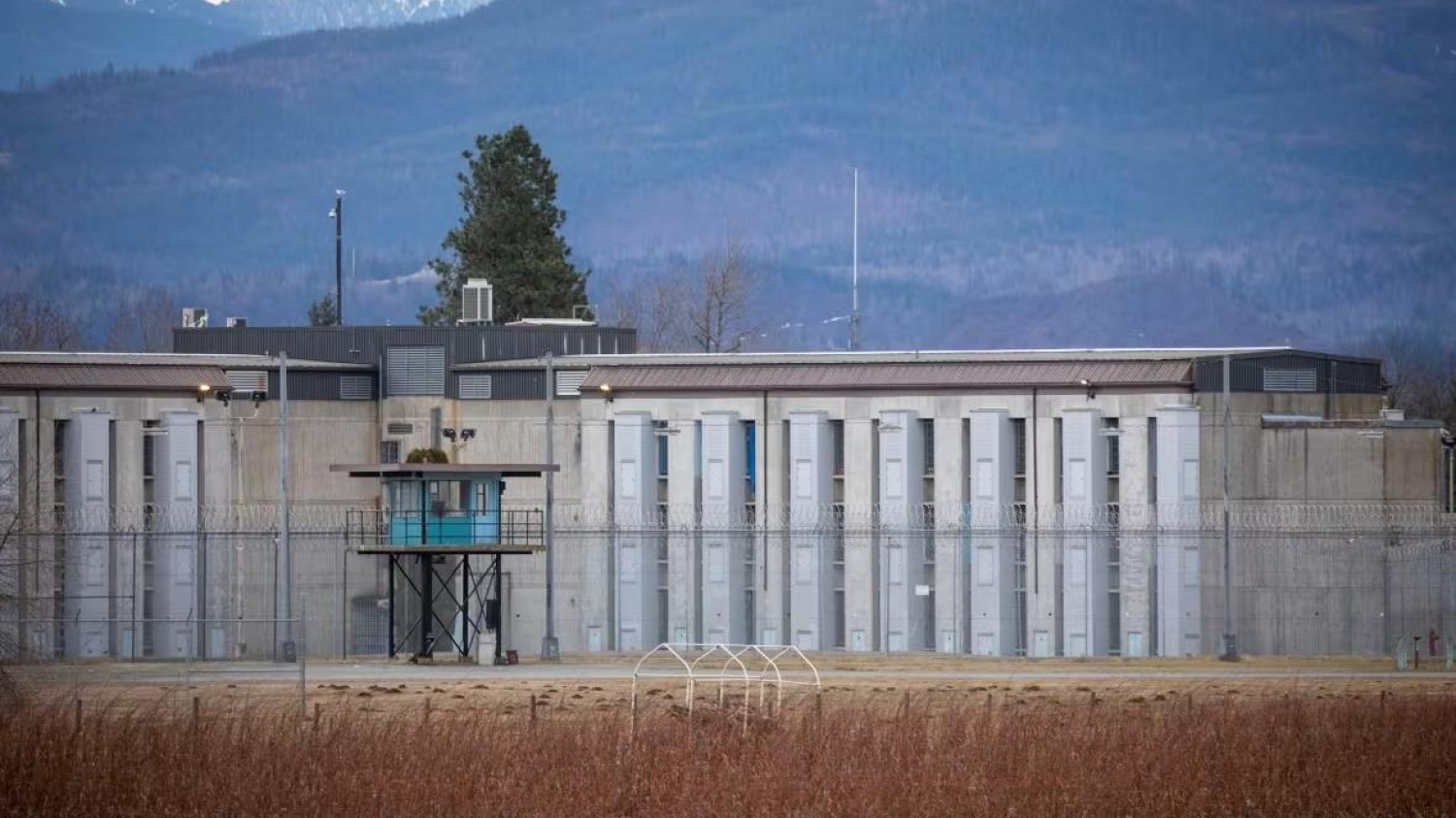 Des stupéfiants et des armes livrés par drones en prison | OHdio 