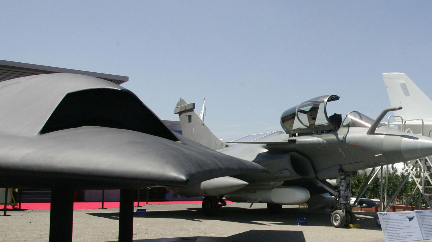 Salon du Bourget : Dassault présente un drone de combat couplé au Rafale