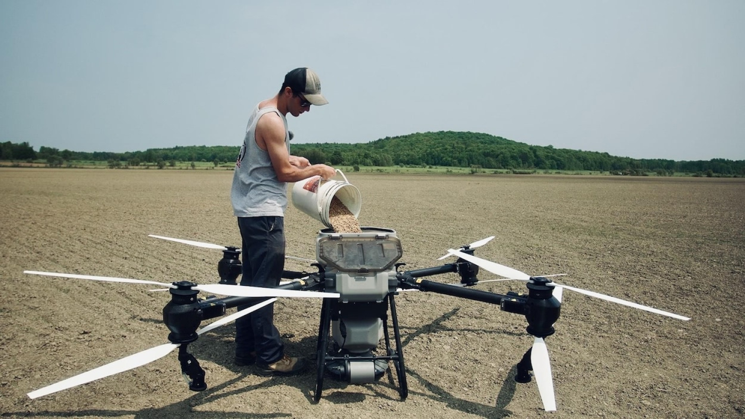 Des drones agricoles survolent les champs de la Mauricie
