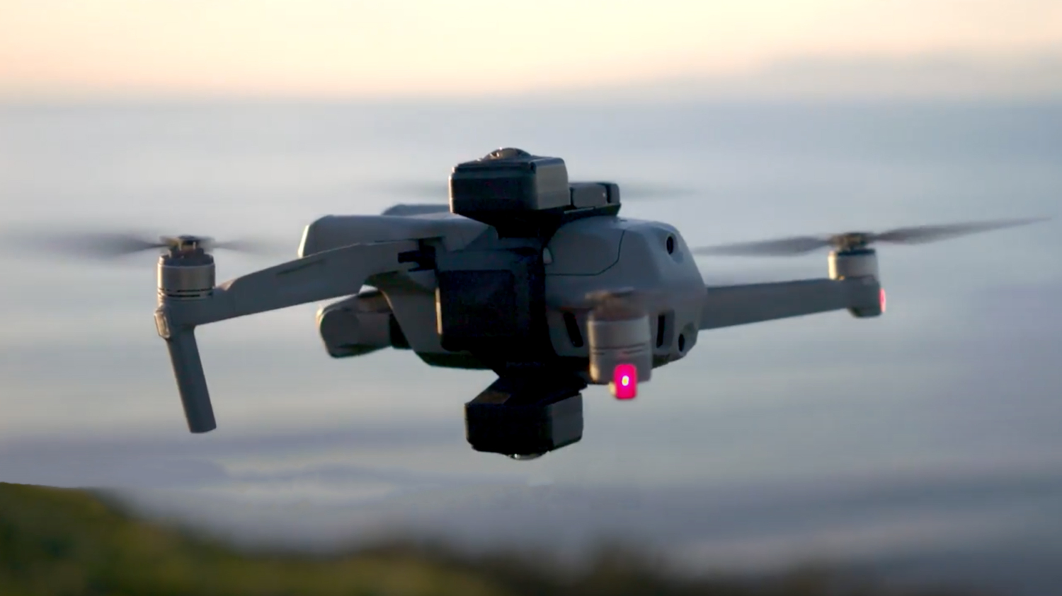Insta360 frappe fort : un drone ‘antigravité’ fuite et menace de surpasser DJI