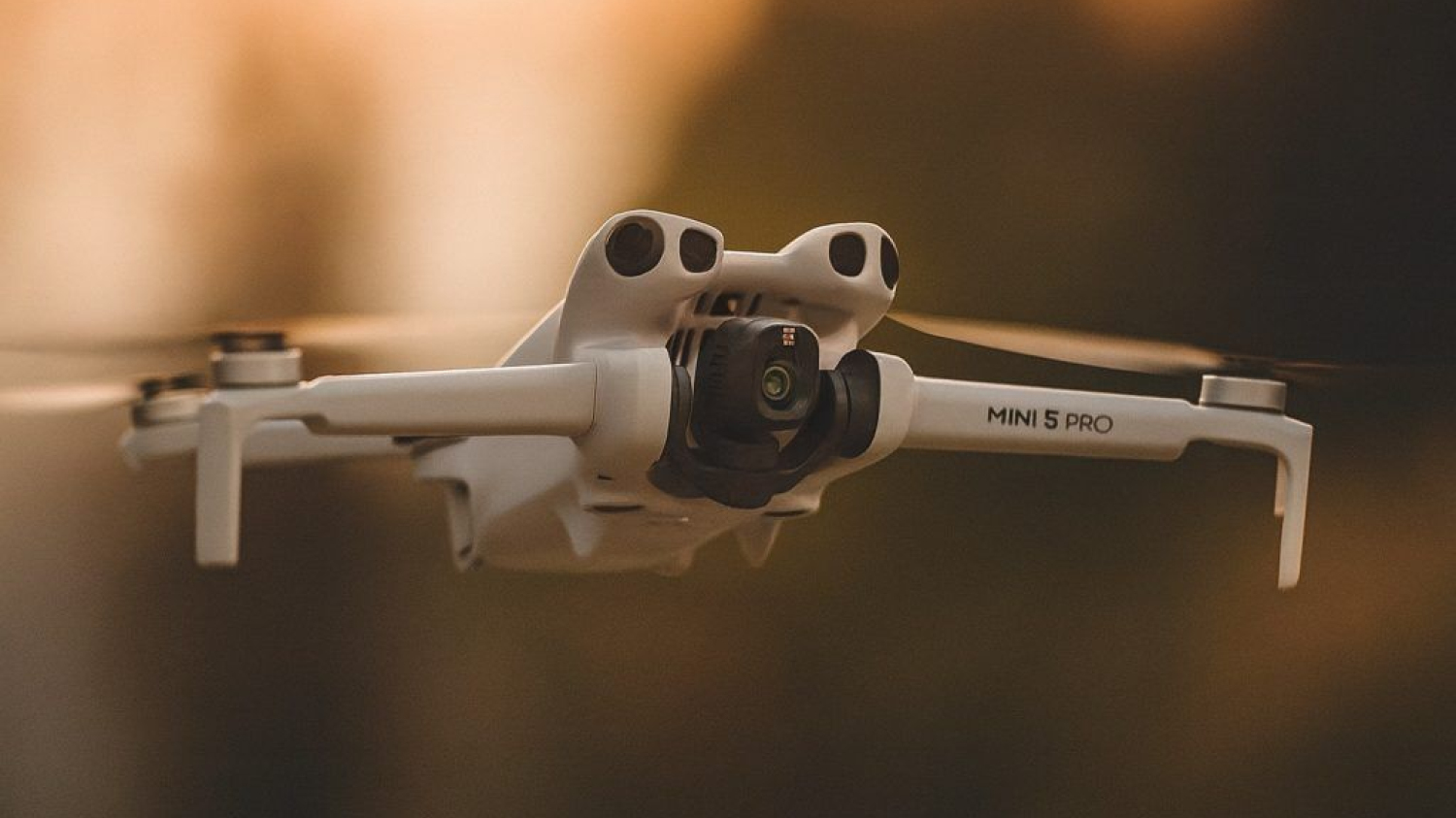 DJI Mini 5 Pro vs DJI Mini 4 Pro : Duel de drones ultra-légers avec caméra 1 pouce et améliorations LiDAR