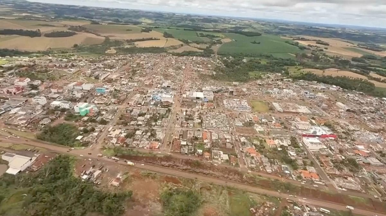 Vidéo. Des images de drone montrent des destructions massives après une tornade meurtrière au Brésil