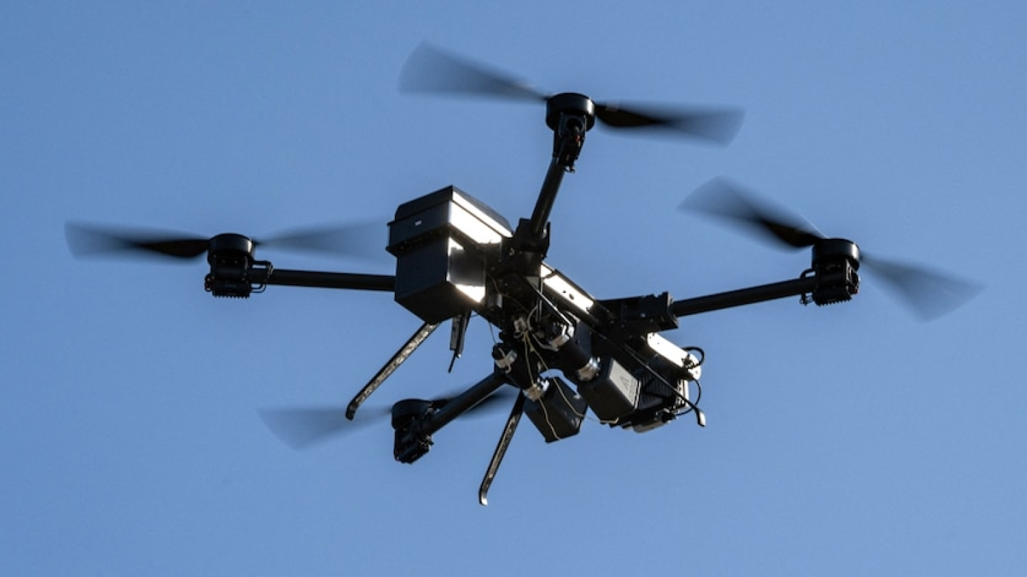 Intrusion de drones dans l'espace aérien :  la police d'Anvers saisit deux appareils qui "présentaient un risque"