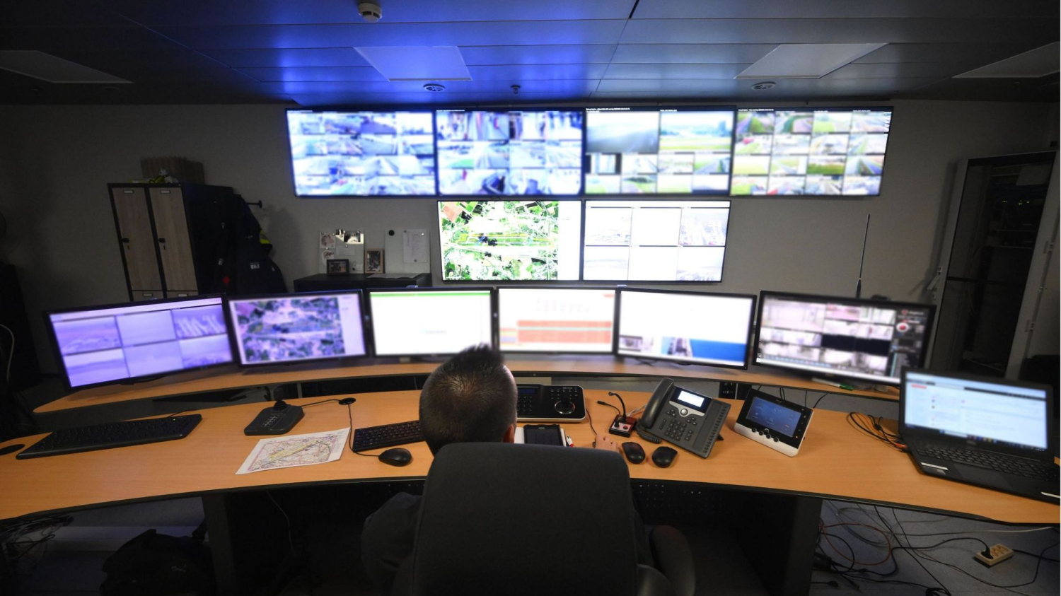 Nouvelle interruption du trafic aérien à l’aéroport de Liège ce dimanche soir après les signalements de drones: les vols ont repris 