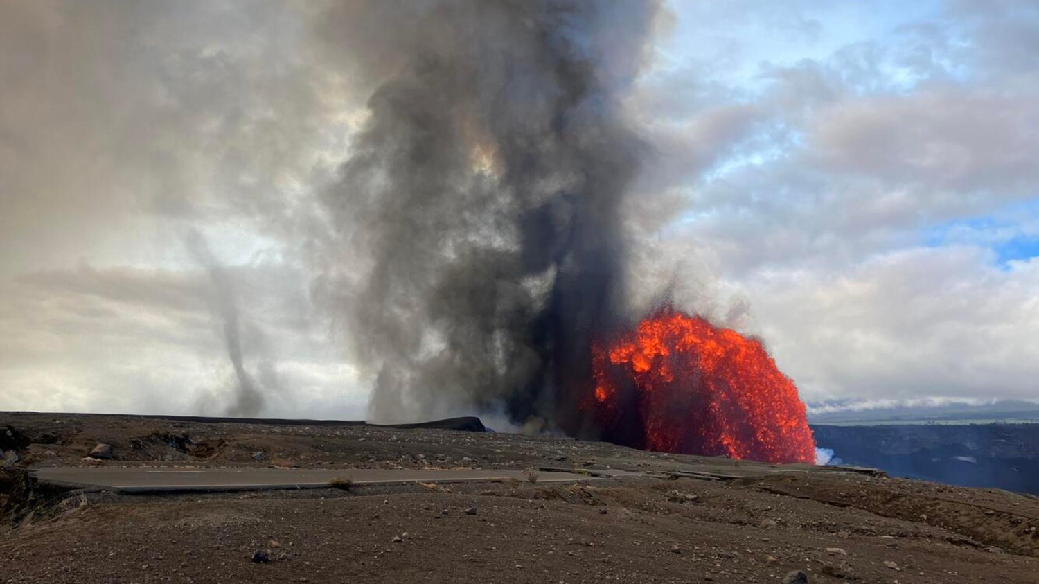 Les images sont dingues : ce drone coincé dans des jets de lave spe...