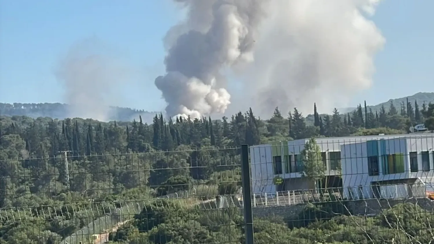 Israël: une voiture incendiée après un drone
