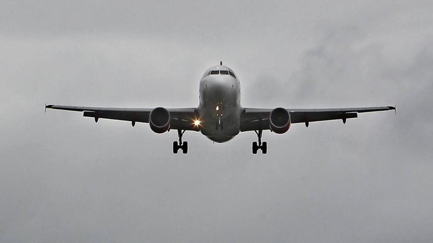 « Un petit objet rouge » : un pilote de ligne affirme avoir heurté un drone au-dessus d’un aéroport en Californie