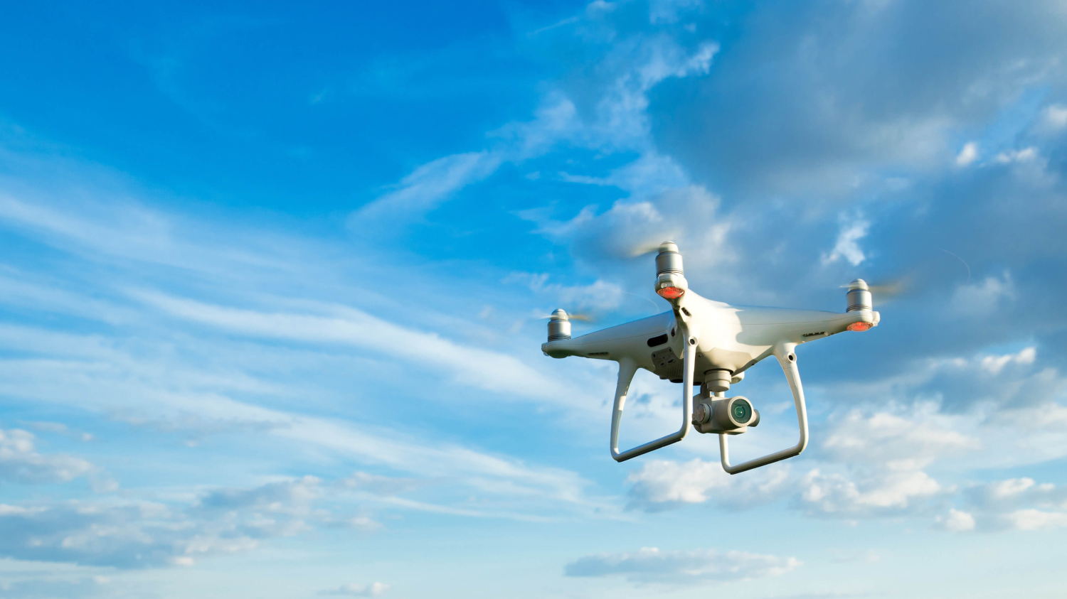 NAV CANADA Une étude de NAV CANADA révèle que les drones transformeront l’économie et l’espace aérien inférieur du Canada, de même que le quotidien des gens