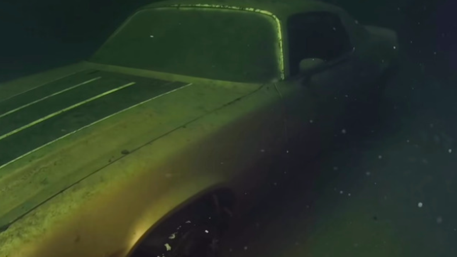 Maine : Avec un drone aquatique, il tombe sur une Chevrolet Camaro Z28 de 1974 au fond du lac Sebago