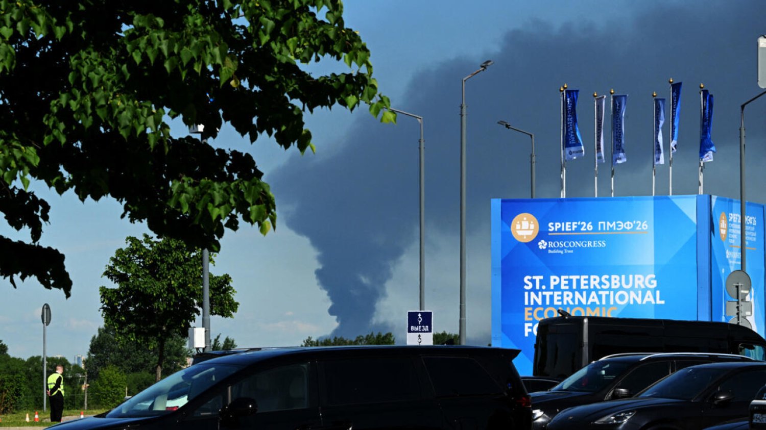 Des drones ukrainiens atteignent Saint-Pétersbourg où s'ouvre un forum économique avec Poutine