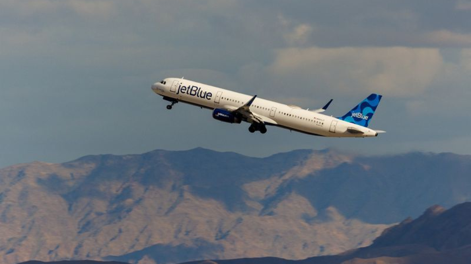 Un vol JetBlue percute un drone lors de son approche vers l'aéroport JFK, selon la FAA