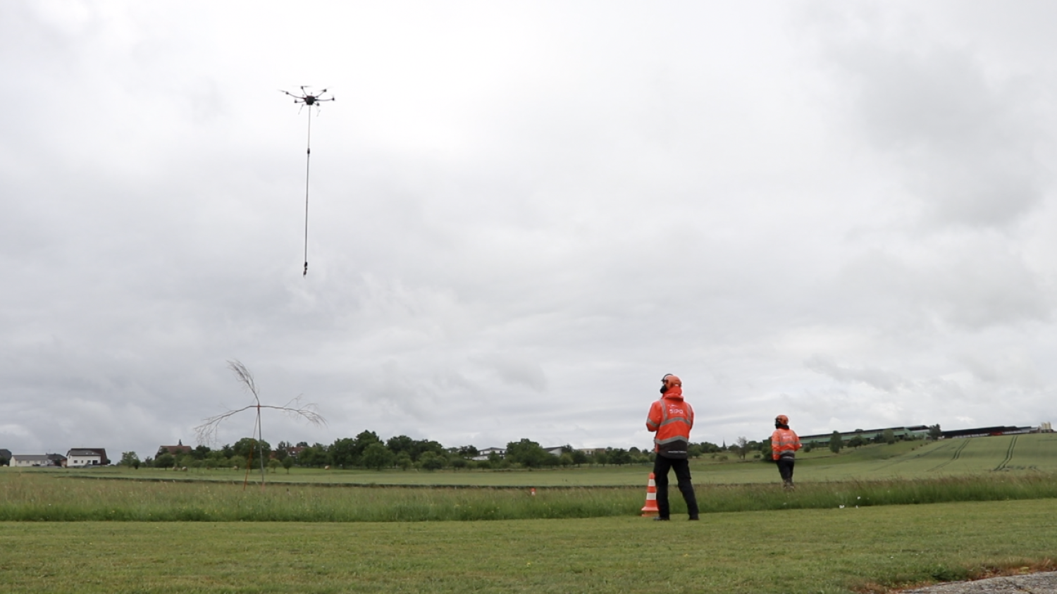 La startup mosellane Sipa révolutionne l’élagage avec un drone pour intervenir près des lignes électriques