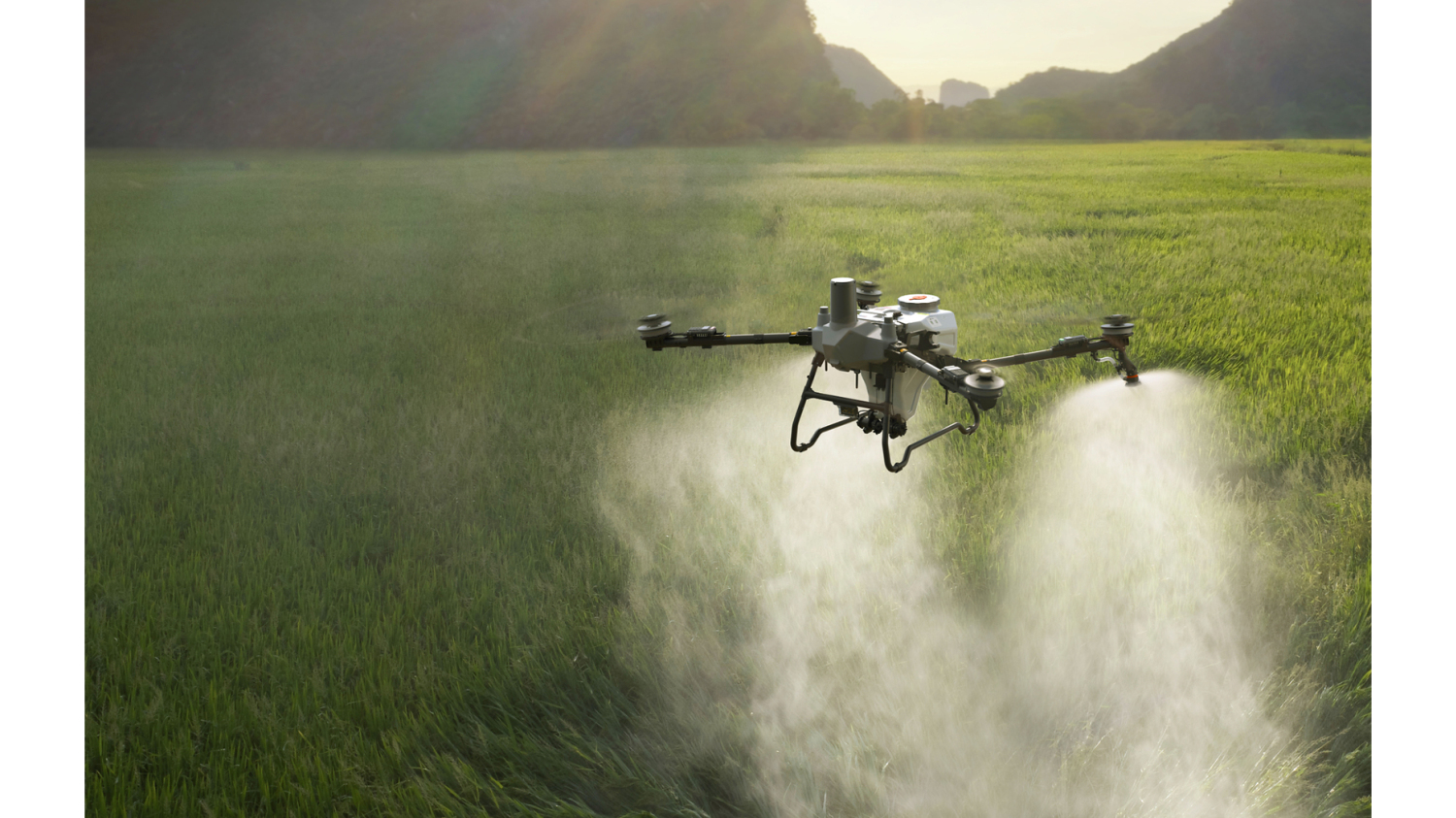 DJI Agriculture révolutionne l'agriculture de précision avec le lancement mondial des systèmes de pulvérisation à double batterie Agras T55 et T100.