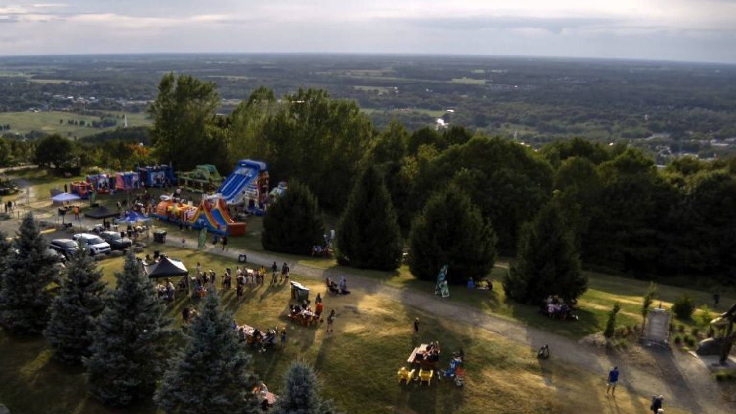 Mont en fête : Un spectacle de drones illuminera le ciel au Centre-du-Québec
