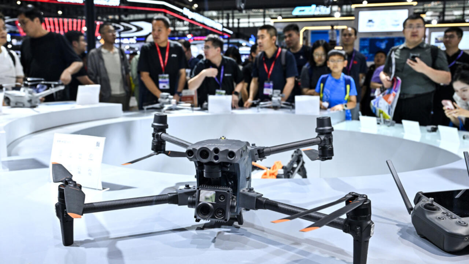 Trump impose des droits de douane sur les drones pour soutenir l'industrie américaine