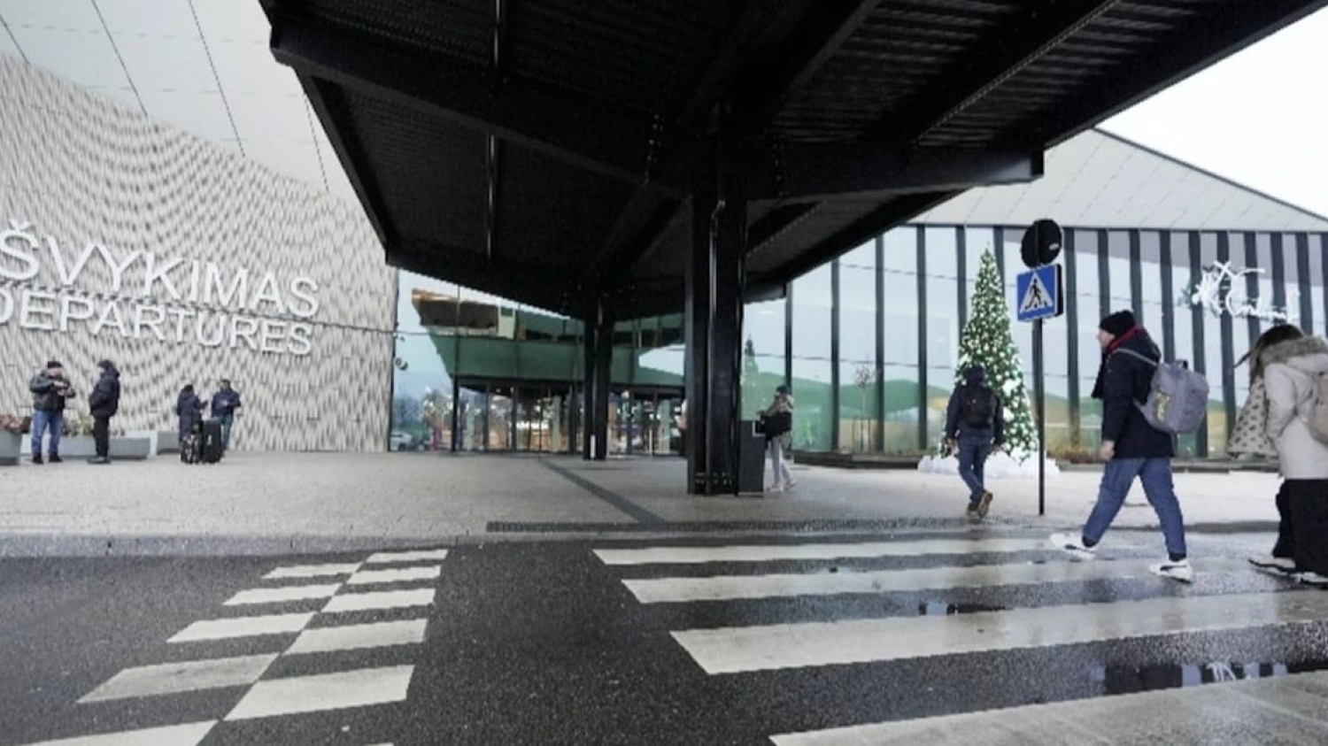 Prenant un oiseau pour un drone, la Lituanie a fermé son aéroport, ce qui a incité l'OTAN à déployer des avions de chasse.