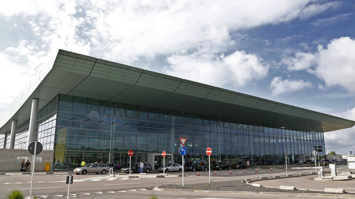 Luxembourg : trafic brièvement interrompu à l'aéroport en raison de drones