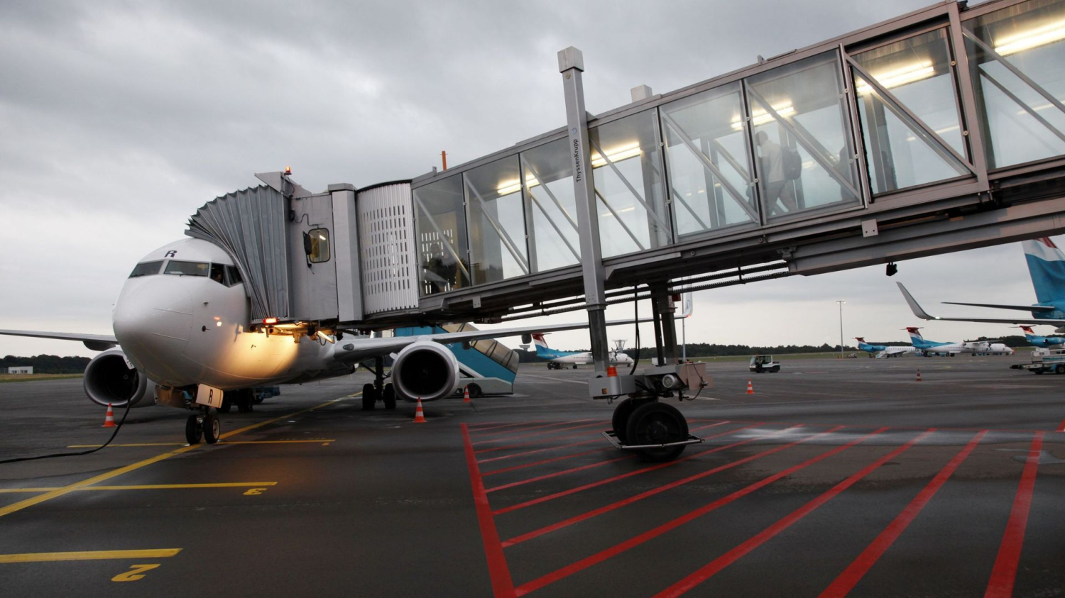 Trafic brièvement interrompu à l'aéroport de Luxembourg en raison de drones 