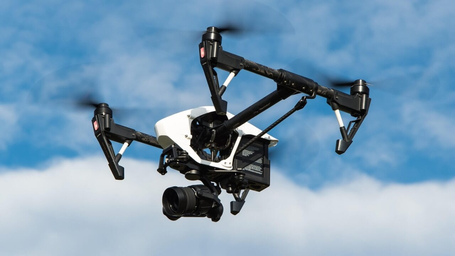 Un drone perturbe le trafic à l'aéroport de Charleroi, son pilote intercepté par la police