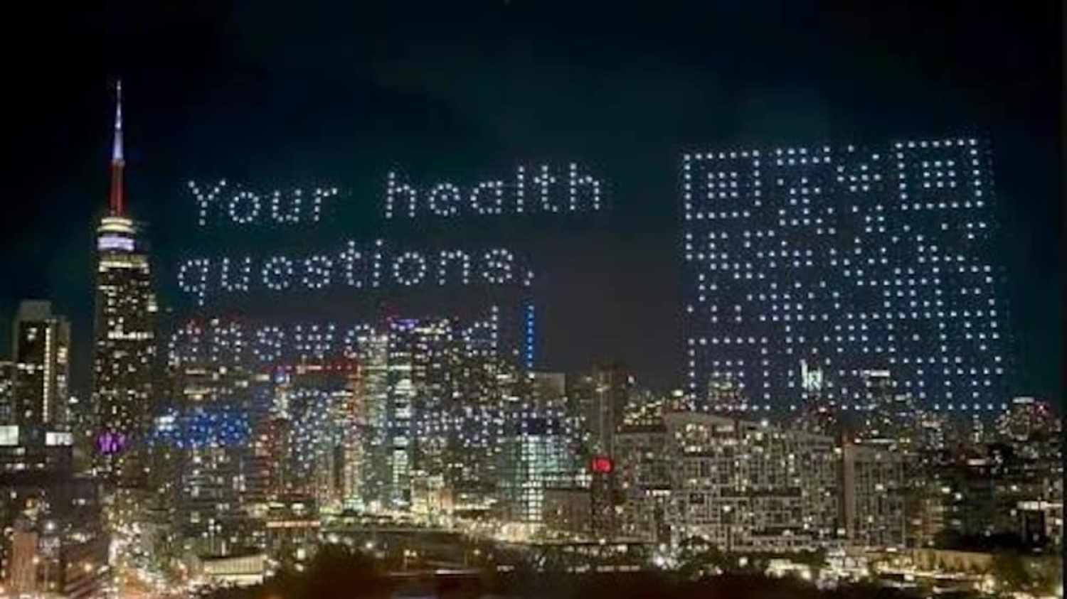 Des drones publicitaires de Loblaw dans le ciel de Toronto