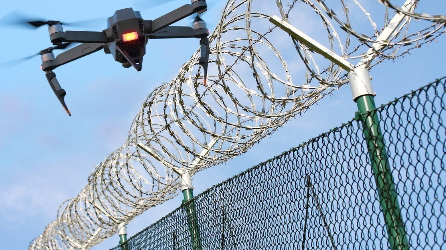 Hérault : des policiers en planque nocturne près de la prison de Béziers repèrent des livreurs par drone