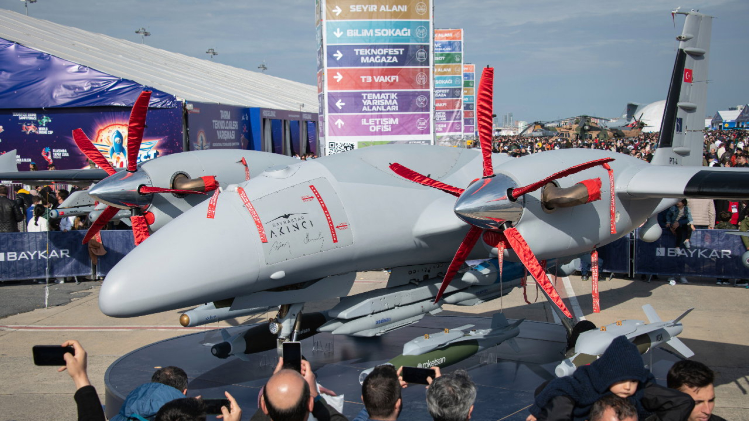 Le drone militaire turc Bayraktar Akinci remporte un succès phénoménal avec déjà seize acheteurs internationaux