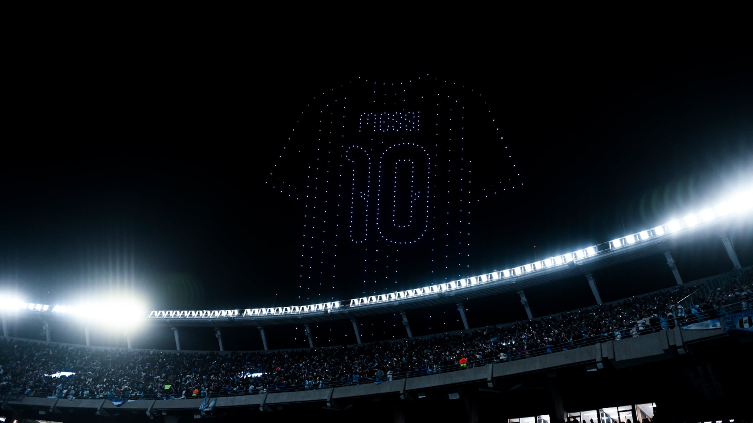 Le business avant tout: le gros tollé provoqué par un spectacle de drones lors des adieux de Lionel Messi