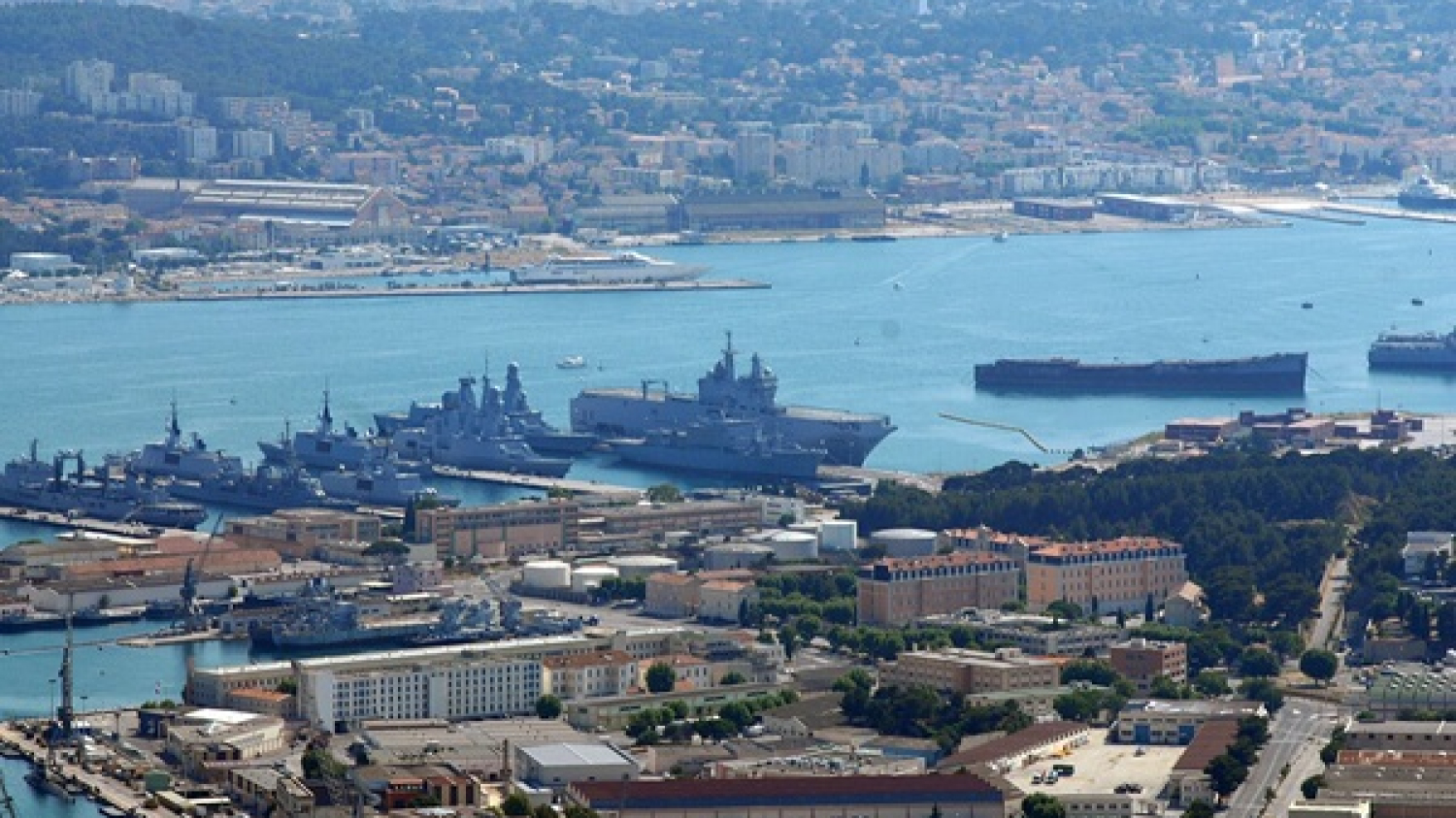 Des drones non autorisés ont été détectés «aux abords et au-dessus» de sites militaires de la région de Toulon 