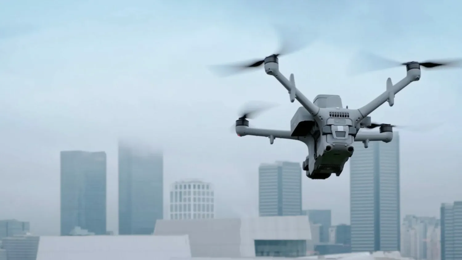 DJI présente le Dock 4 : 25 secondes chrono pour changer de batterie et repartir en mission